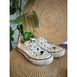 Converse women’s size 6 men’s size 4 white sneakers